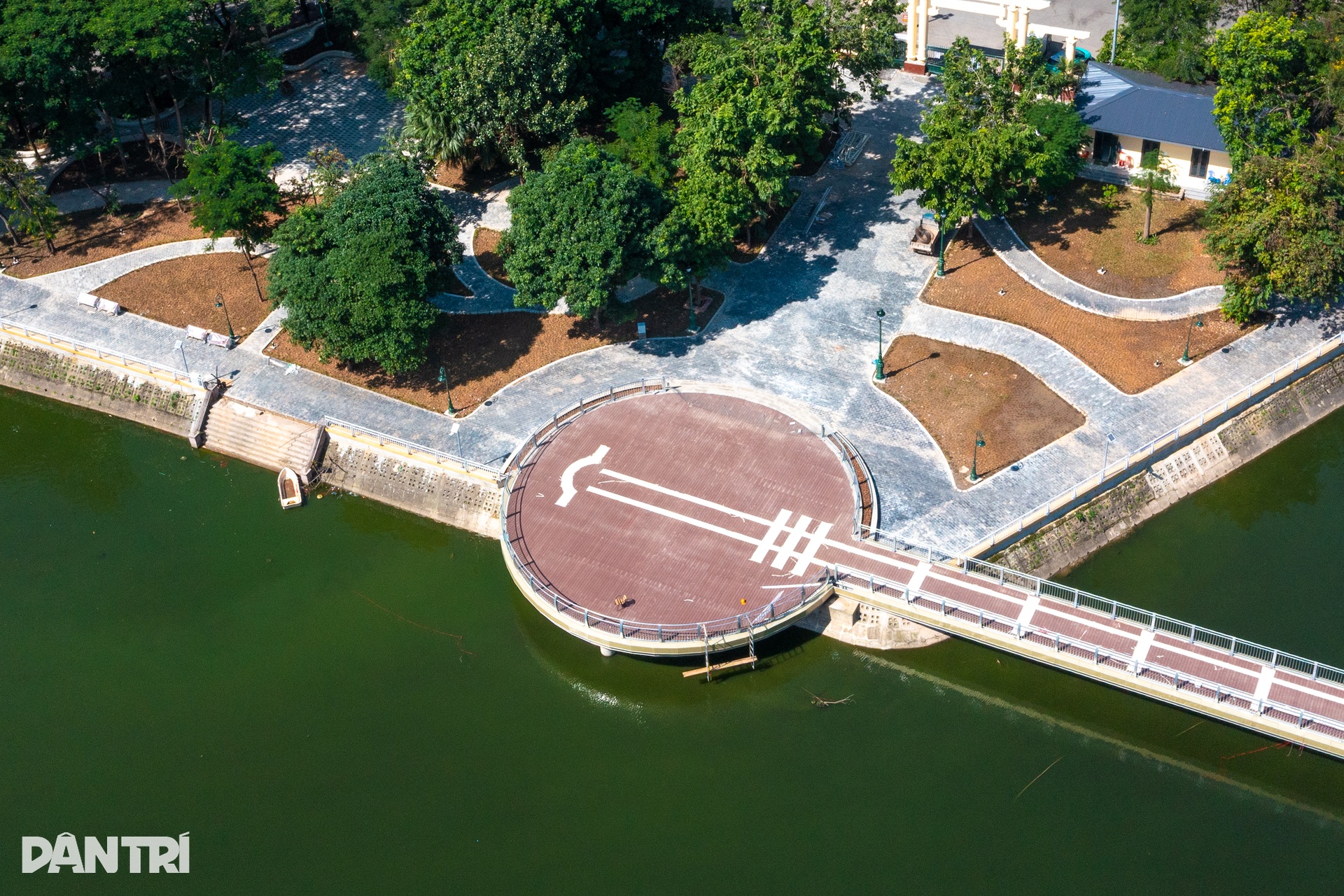 Độc đáo cầu đi bộ hình cây đàn khổng lồ trong công viên ở Hà Nội - 6