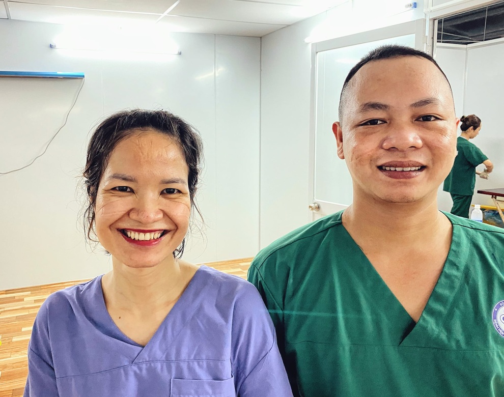 Hình ảnh ứa nước mắt chuyển ra từ Trung tâm hồi sức tích cực Covid-19 - 5 Hình ảnh ứa nước mắt chuyển ra từ Trung tâm hồi sức tích cực Covid-19 - 5