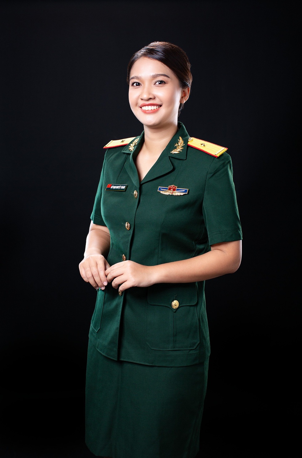 Nữ thiếu úy, bác sĩ là công dân trẻ tiêu biểu TPHCM, từng tới 20 quốc gia - 2 Nữ thiếu úy, bác sĩ là công dân trẻ tiêu biểu TPHCM, từng tới 20 quốc gia - 2