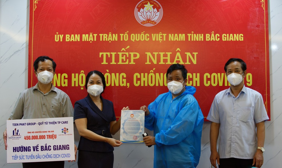 Tình nguyện viên trong tâm dịch: Người ta gọi chúng tôi… ăn no rửng mỡ - 4 Tình nguyện viên trong tâm dịch: Người ta gọi chúng tôi… ăn no rửng mỡ - 4
