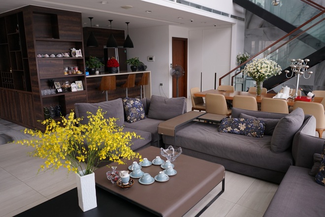 Căn penthouse “2 mặt tiền” với ban công ngập cây xanh của nữ đại gia Hà Nội - 11 Căn penthouse “2 mặt tiền” với ban công ngập cây xanh của nữ đại gia Hà Nội - 11