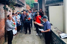 Vụ 12m tường rào bỗng dưng “vô chủ”: Chuyển đơn tố cáo tới Chủ tịch Hà Nội