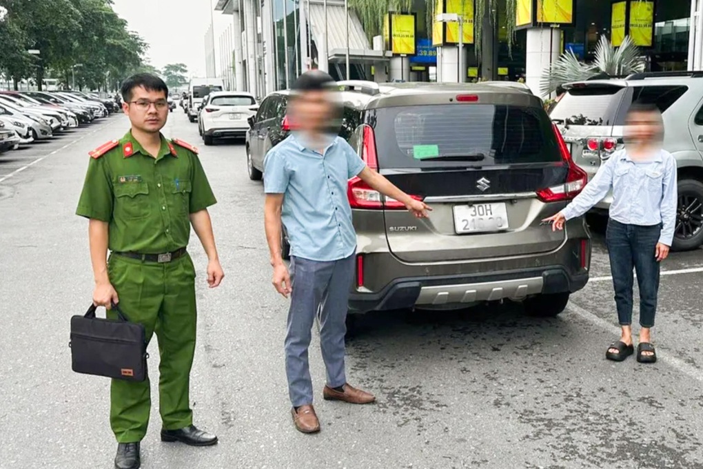 Xử lý cặp vợ chồng chặt chém du khách đi taxi từ Nội Bài về phố cổ - 1 Xử lý cặp vợ chồng chặt chém du khách đi taxi từ Nội Bài về phố cổ - 1