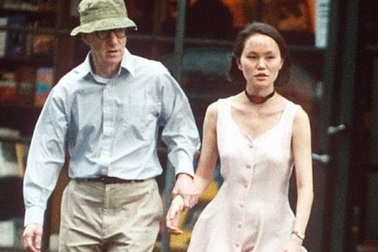 Woody Allen - đạo diễn nổi tiếng cả cuộc đời đối diện với tai tiếng