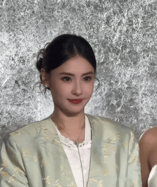 Cecilia Cheung suddenly looks young at 45, suspected of cosmetic surgery - 1 Trương Bá Chi bỗng trẻ lạ ở tuổi 45, bị nghi can thiệp thẩm mỹ - 1