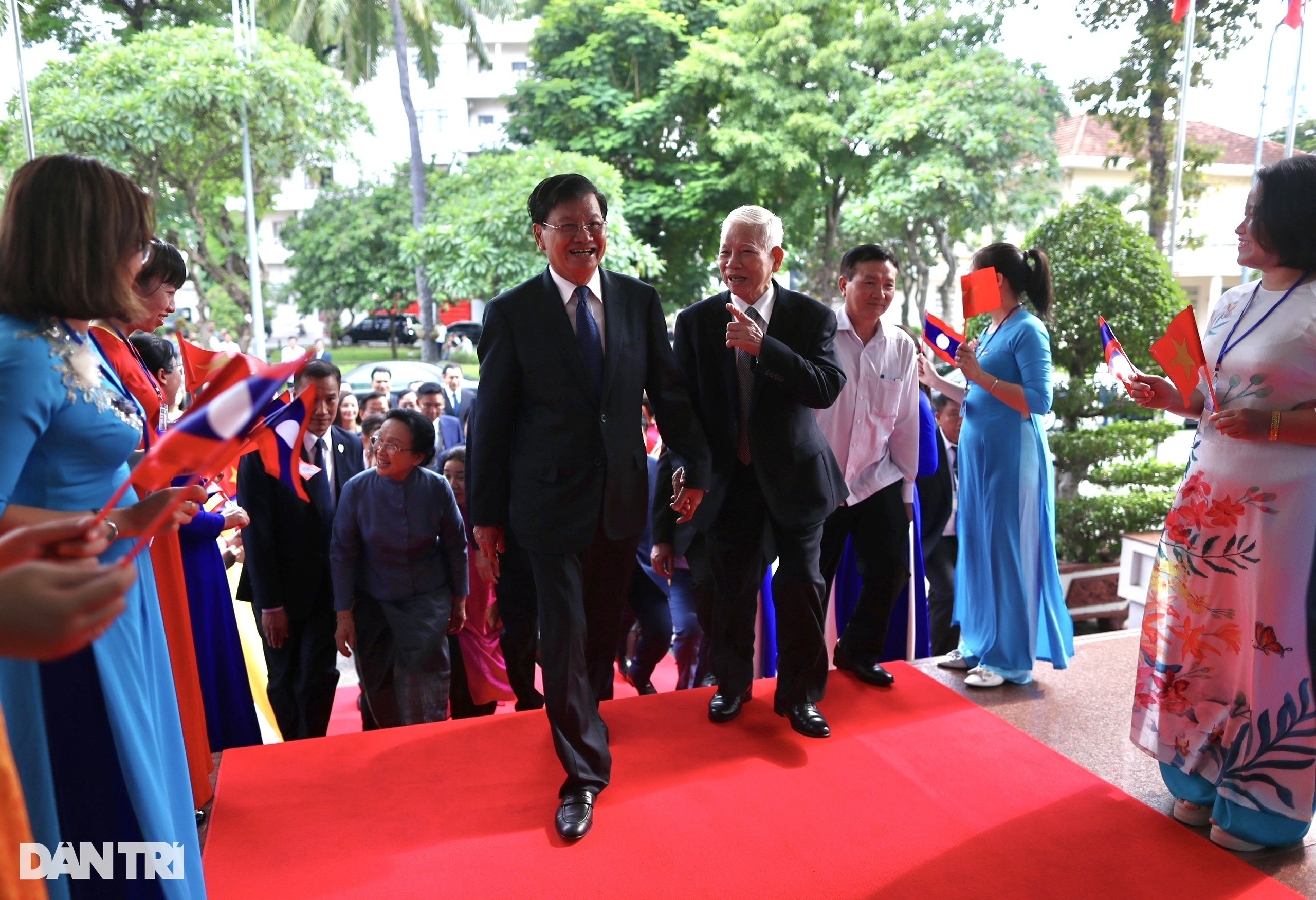 View - Tổng Bí thư, Chủ tịch nước Lào thăm Bến Nhà Rồng, gặp các nguyên lãnh đạo | Báo Dân trí