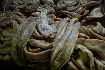 1,4 tấn lòng bò rỉ nước, bốc mùi gây buồn nôn suýt lên đến bàn nhậu