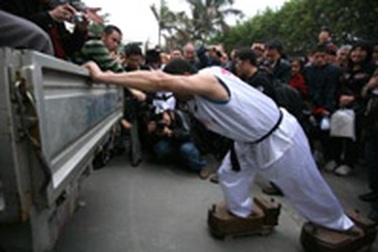 Đi giày thép đẩy xe tải 3 tấn