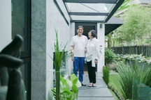 Căn nhà 50 năm lột xác giữa phố, vợ chồng ở Trung Quốc an yên tuổi "xế chiều"