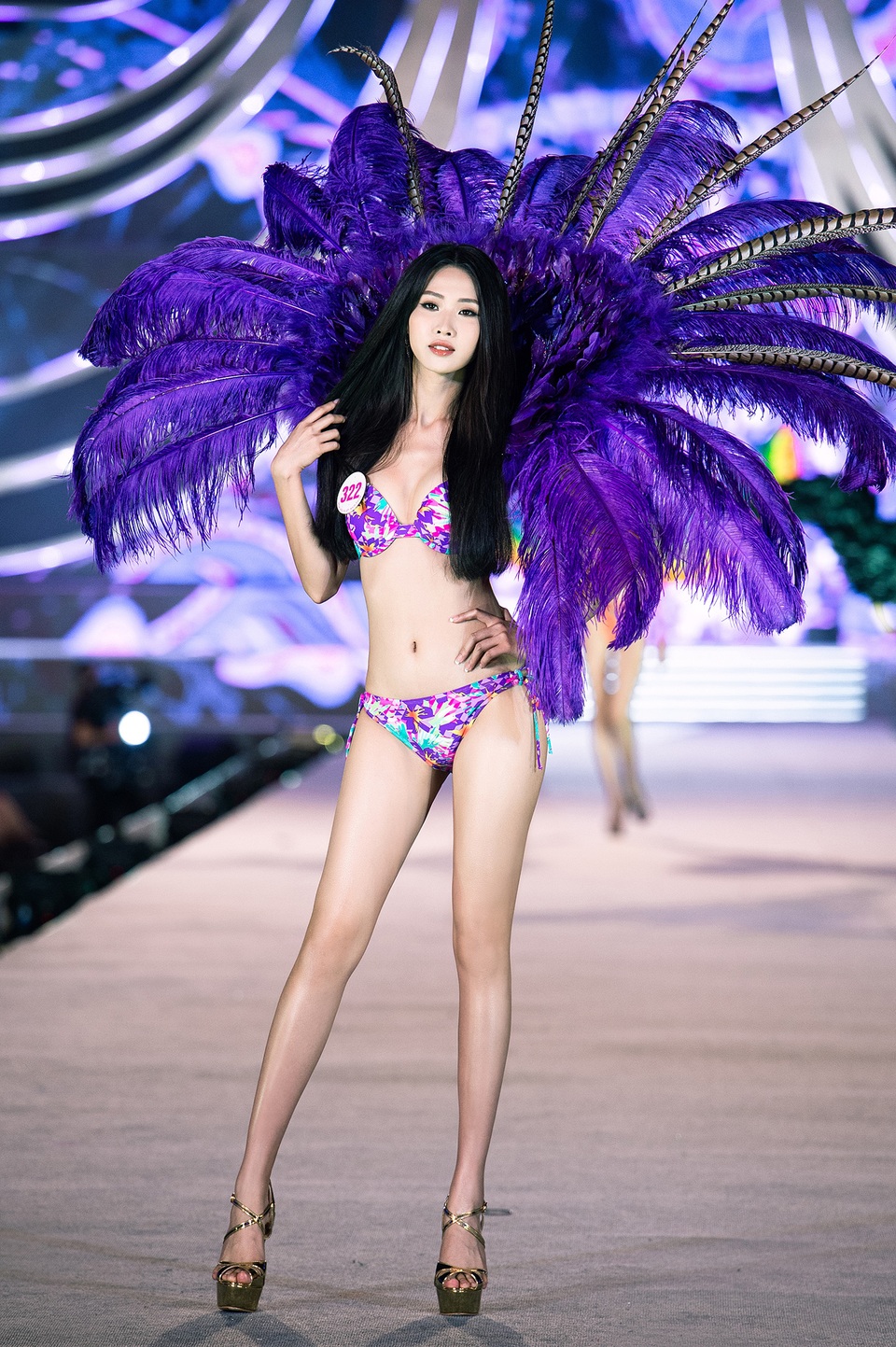 Trần Tiểu Vy, Phương Nga và Thúy An cùng Top 35 trình diễn bikini nóng bỏng - 9 Trần Tiểu Vy, Phương Nga và Thúy An cùng Top 35 trình diễn bikini nóng bỏng - 9