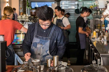 Sinh viên học ở Australia đi làm thêm kiếm được 320-780 nghìn đồng/giờ