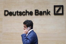 Nhiều ngân hàng cắt quan hệ làm ăn với ông Trump