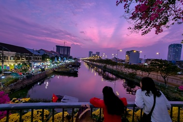 Ráng Xuân ngày cuối năm