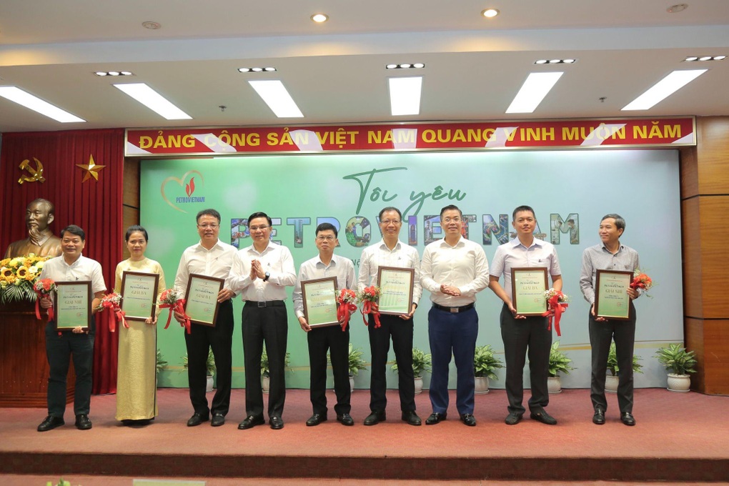 Tình yêu đối với Petrovietnam sẽ là động lực để tập đoàn phát triển bền vững - 2 Tình yêu đối với Petrovietnam sẽ là động lực để tập đoàn phát triển bền vững - 2
