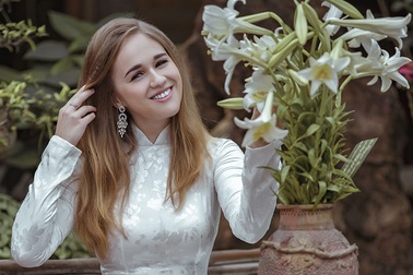 Cô gái Nga đem lòng yêu áo dài và Hà Nội