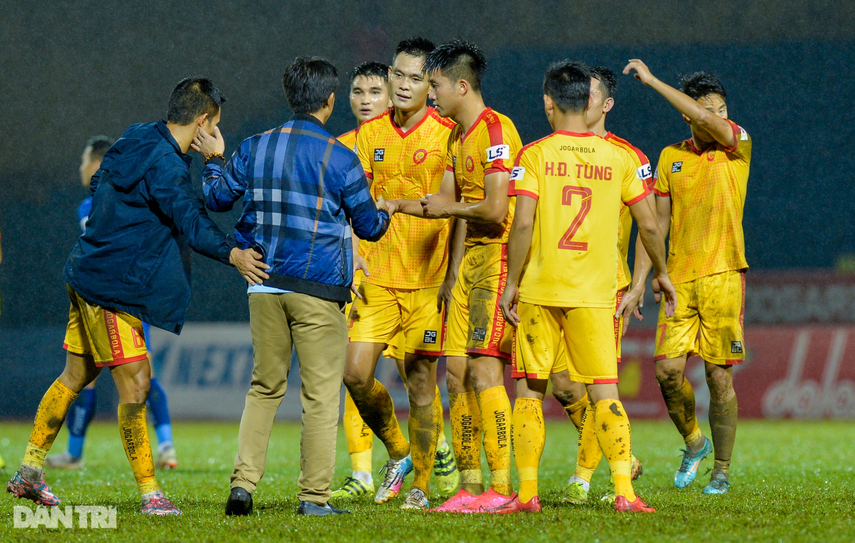 Thanh Hoá 2-1 Quảng Nam: Ngày về không trọn vẹn của HLV Nguyễn Thành Công - 18 Thanh Hoá 2-1 Quảng Nam: Ngày về không trọn vẹn của HLV Nguyễn Thành Công - 18