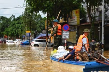 Khẩn cấp chống tràn tuyến đê Hà Châu ở Thái Nguyên