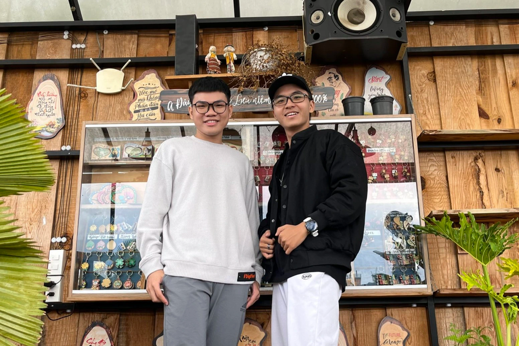 Sự thật đằng sau những video xin tiền người nghèo của 2 chàng sinh viên - 1 Sự thật đằng sau những video xin tiền người nghèo của 2 chàng sinh viên - 1