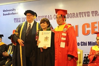 Lễ trao bằng tốt nghiệp cho Tân cử nhân chương trình ĐH Sunderland tại TPHCM