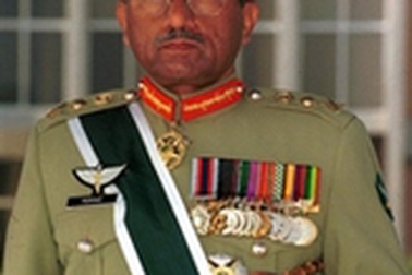 Tổng thống Pakistan sẵn sàng từ chức tổng tư lệnh quân đội