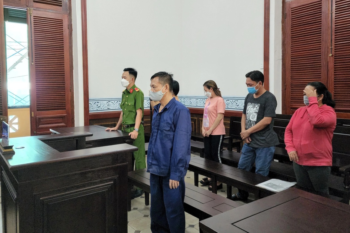 Cựu cán bộ công an nhận tiền chạy án cho kẻ trộm - 1 Cựu cán bộ công an nhận tiền chạy án cho kẻ trộm - 1