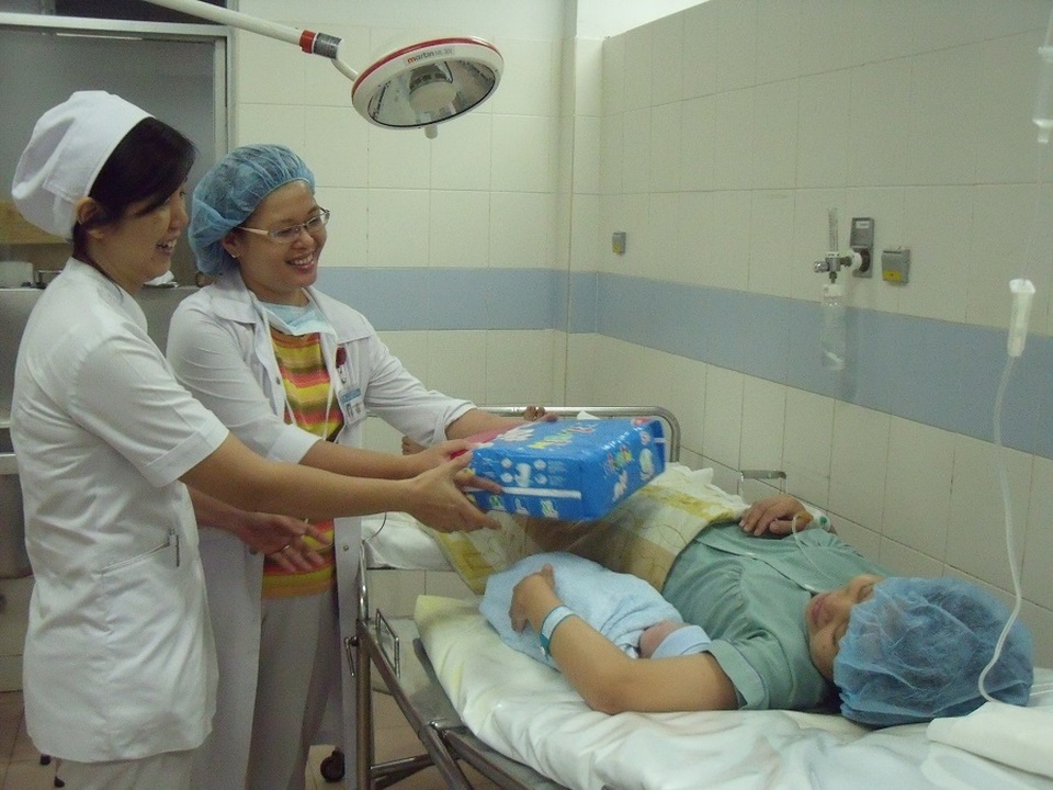 “Cởi trói” chính sách, khuyến khích phụ nữ đẻ nhiều con - 1 “Cởi trói” chính sách, khuyến khích phụ nữ đẻ nhiều con - 1