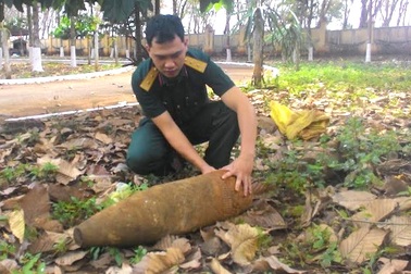 Di dời đầu đạn pháo gần khu dân cư