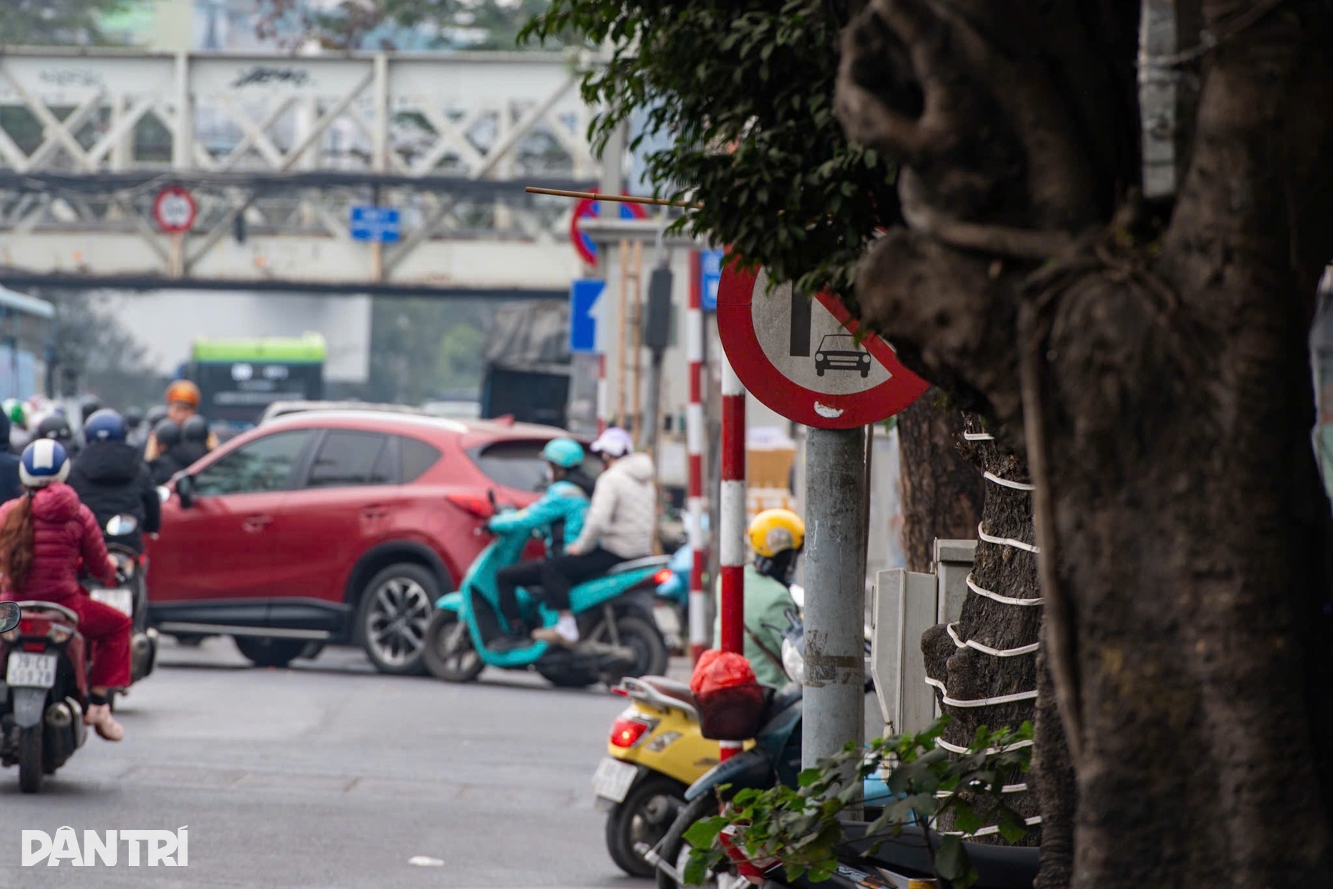 Cục CSGT đề xuất sơn báo hiệu tốc độ cho phép lên mặt đường - 1