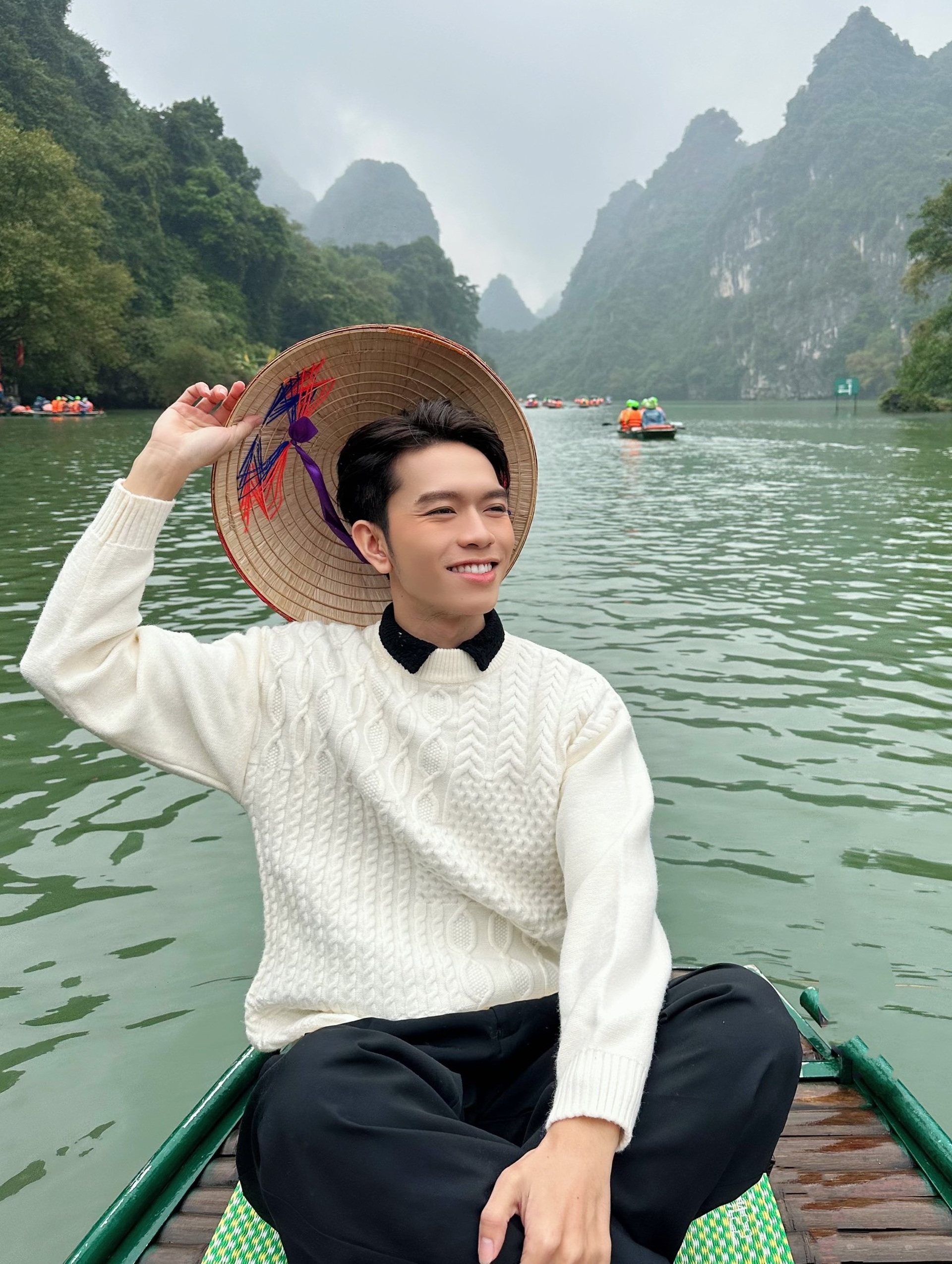 Người trẻ nhịn ăn, nhịn vệ sinh để livestream, mua nhà lầu chỉ sau một đêm? - 2 Người trẻ nhịn ăn, nhịn vệ sinh để livestream, mua nhà lầu chỉ sau một đêm? - 2