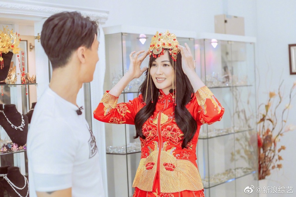Ngô Tôn đưa vợ đi thử váy cưới - 5 Ngô Tôn đưa vợ đi thử váy cưới - 5