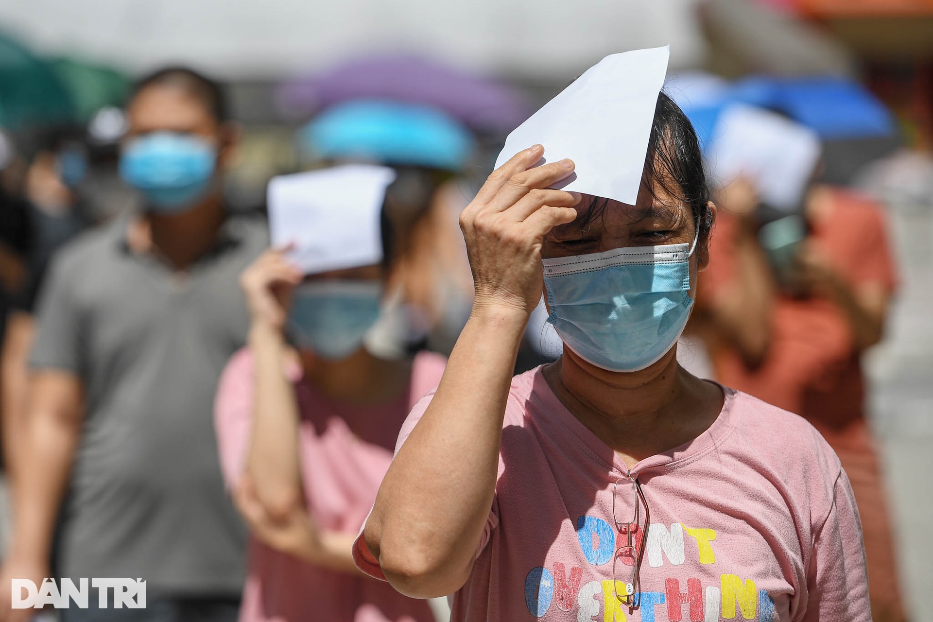 19.000 cư dân chung cư HH Linh Đàm xếp hàng chờ xét nghiệm Covid-19 - 12 19.000 cư dân chung cư HH Linh Đàm xếp hàng chờ xét nghiệm Covid-19 - 12