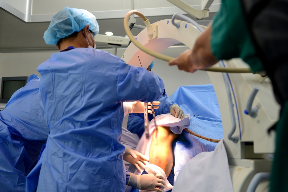 Sau ca phẫu thuật, Đỗ Hùng Dũng có còn cơ hội trở lại sân cỏ? - 5 Sau ca phẫu thuật, Đỗ Hùng Dũng có còn cơ hội trở lại sân cỏ? - 5