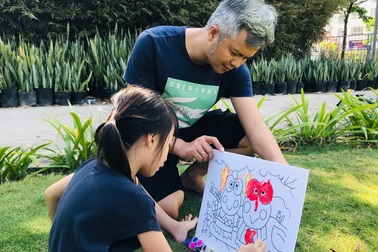 Nghỉ tránh dịch Covid-19, bà mẹ bật khóc nhận thấy “lỗ hổng” trong dạy con