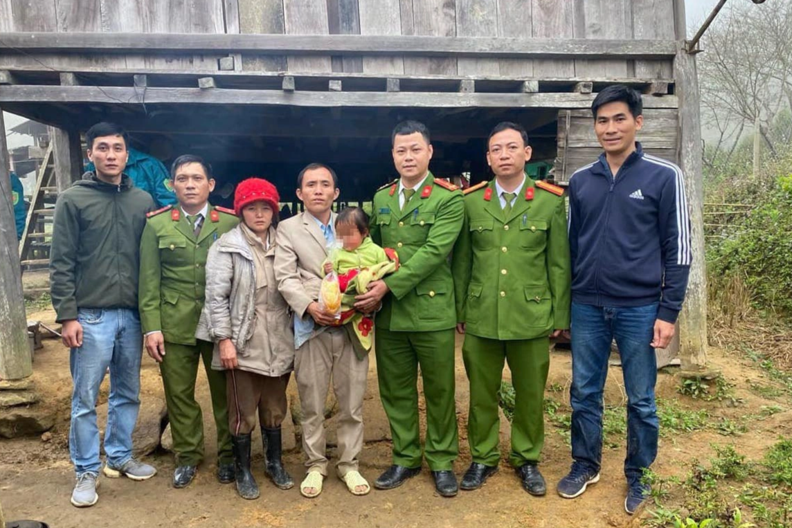 Bé gái 2 tuổi mất tích bí ẩn, cả trăm người tìm kiếm suốt ngày đêm - 3