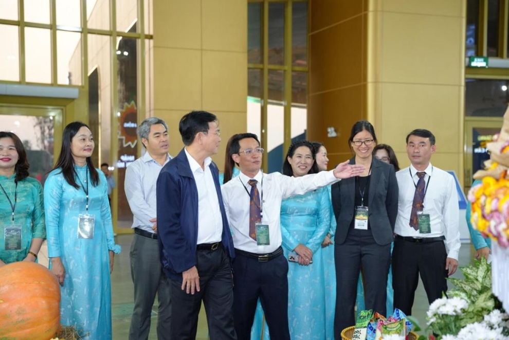 Lâm Đồng thu hút hàng nghìn khách tham quan tại Hội chợ Mùa Thu 2025 - 3 Lâm Đồng thu hút hàng nghìn khách tham quan tại Hội chợ Mùa Thu 2025 - 3