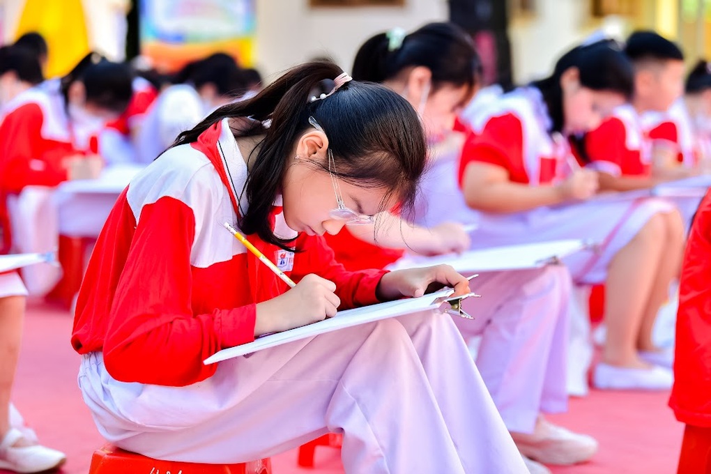 Sôi nổi cuộc thi thiếu nhi vẽ tranh mừng Đại hội Đoàn toàn quốc - 1 Sôi nổi cuộc thi thiếu nhi vẽ tranh mừng Đại hội Đoàn toàn quốc - 1