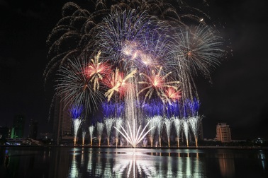 Lễ hội Pháo hoa quốc tế Đà Nẵng: vấn đề “đầu tiên” và câu chuyện “lỗ, lãi”