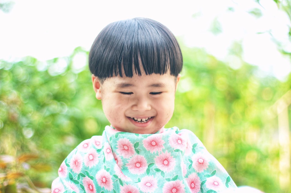 Biểu cảm cực đáng yêu của cô bé 3 tuổi cắt tóc bát úp - 6 Biểu cảm cực đáng yêu của cô bé 3 tuổi cắt tóc bát úp - 6