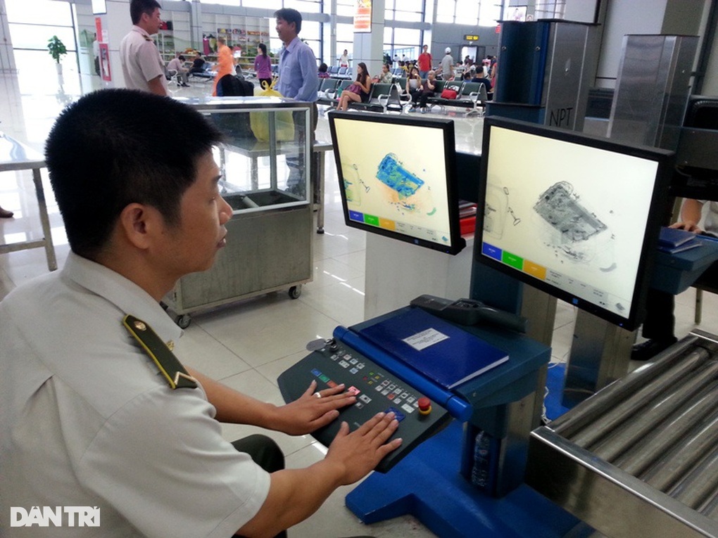 Khách mang dao lên máy bay, chuyến bay có thể bị uy hiếp như thế nào? - 2 Khách mang dao lên máy bay, chuyến bay có thể bị uy hiếp như thế nào? - 2