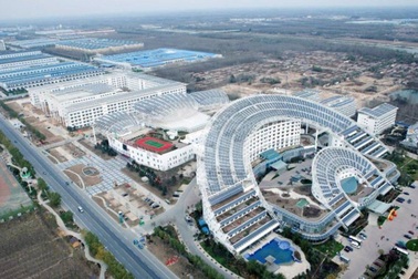 Người đàn ông dùng tiền dành dụm được làm… thung lũng năng lượng mặt trời