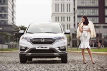 Honda tặng xe máy SH cho khách hàng mua CR-V