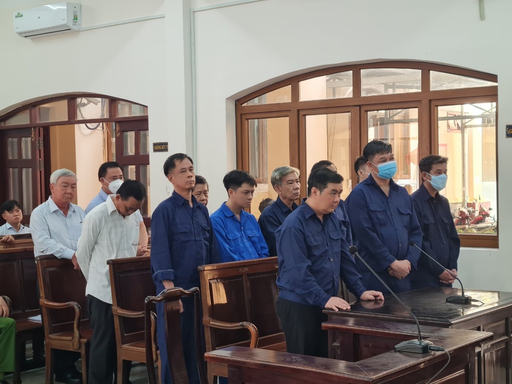 Nguyên Giám đốc Sở vụ biến đất công thành đất tư lĩnh 5 năm 6 tháng tù - 1 Nguyên Giám đốc Sở vụ biến đất công thành đất tư lĩnh 5 năm 6 tháng tù - 1
