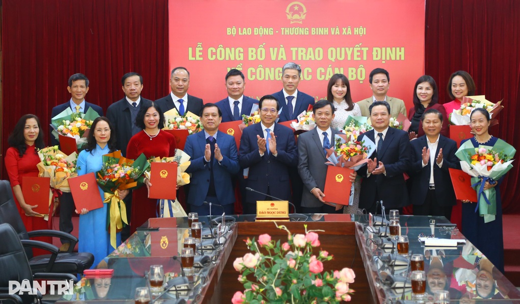 Điều động, bổ nhiệm 12 công chức giữ chức vụ quản lý của Bộ LĐ-TBXH - 3 Điều động, bổ nhiệm 12 công chức giữ chức vụ quản lý của Bộ LĐ-TBXH - 3