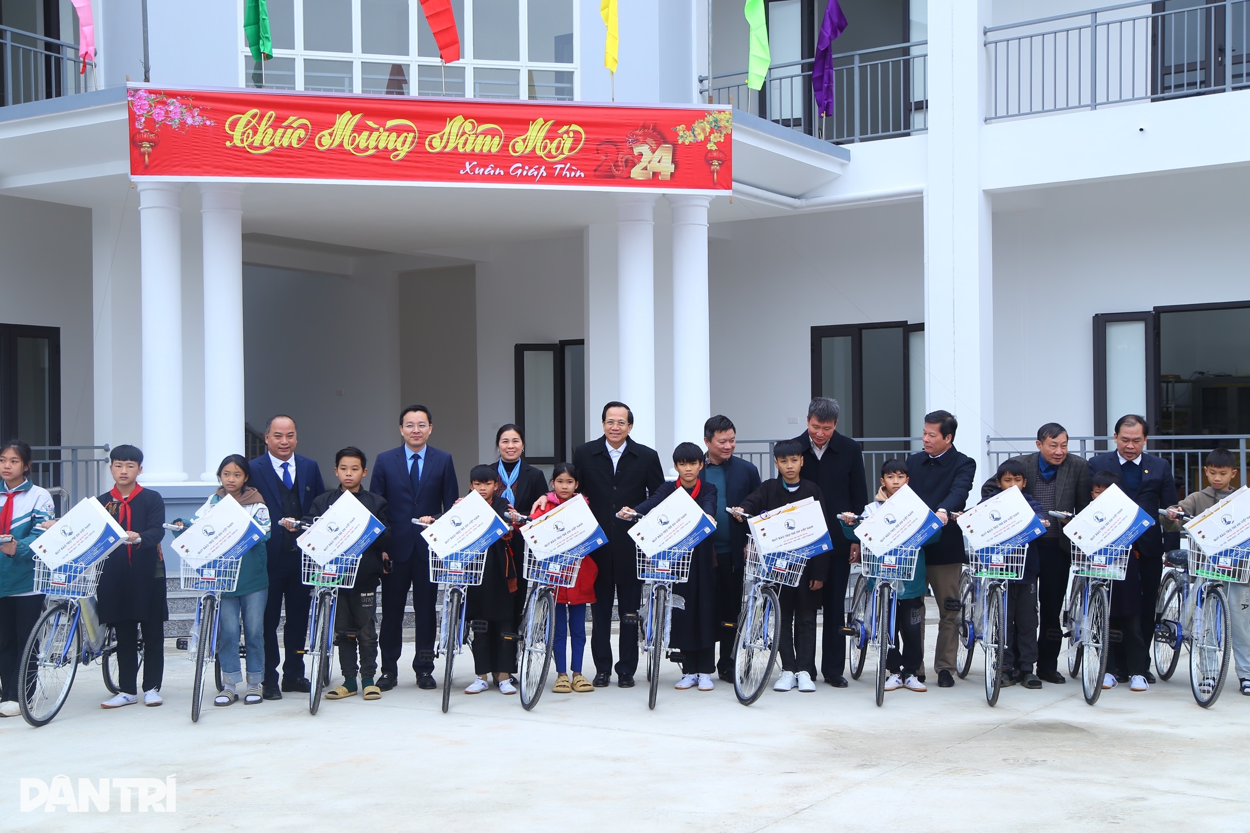 Gương mặt rạng rỡ của người dân là hạnh phúc của Bộ trưởng! - 7 Gương mặt rạng rỡ của người dân là hạnh phúc của Bộ trưởng! - 7