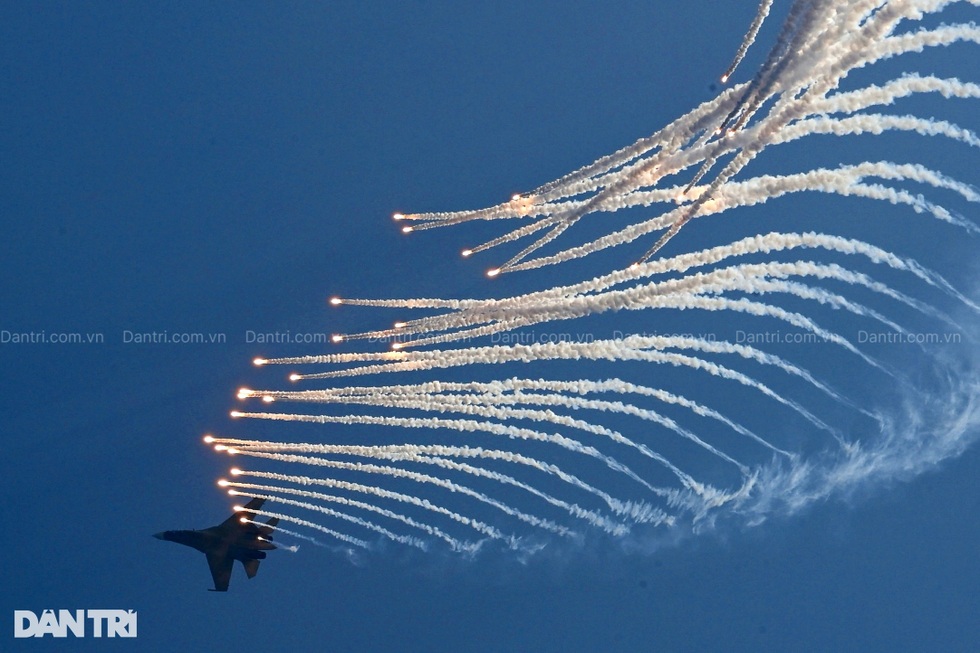 Cảm xúc đọng lại sau đại lễ kỷ niệm 50 năm thống nhất đất nước - 6 Cảm xúc đọng lại sau đại lễ kỷ niệm 50 năm thống nhất đất nước - 6