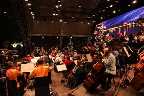 Hòa nhạc tại phố đi bộ kỷ niệm 65 năm Ngày Giải phóng Thủ đô