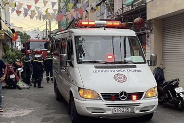 Thợ sửa máy lạnh tử vong bất thường trên mái nhà ở TPHCM