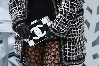 Giảm giá túi, bước đi khôn ngoan của Chanel?