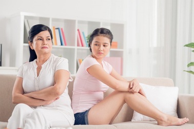 Đau đầu vì mẹ chồng suốt ngày mang chuyện thiên hạ về nhà