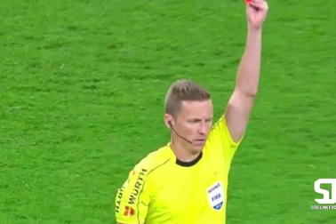 Cú vào bóng của Sergio Ramos với Messi